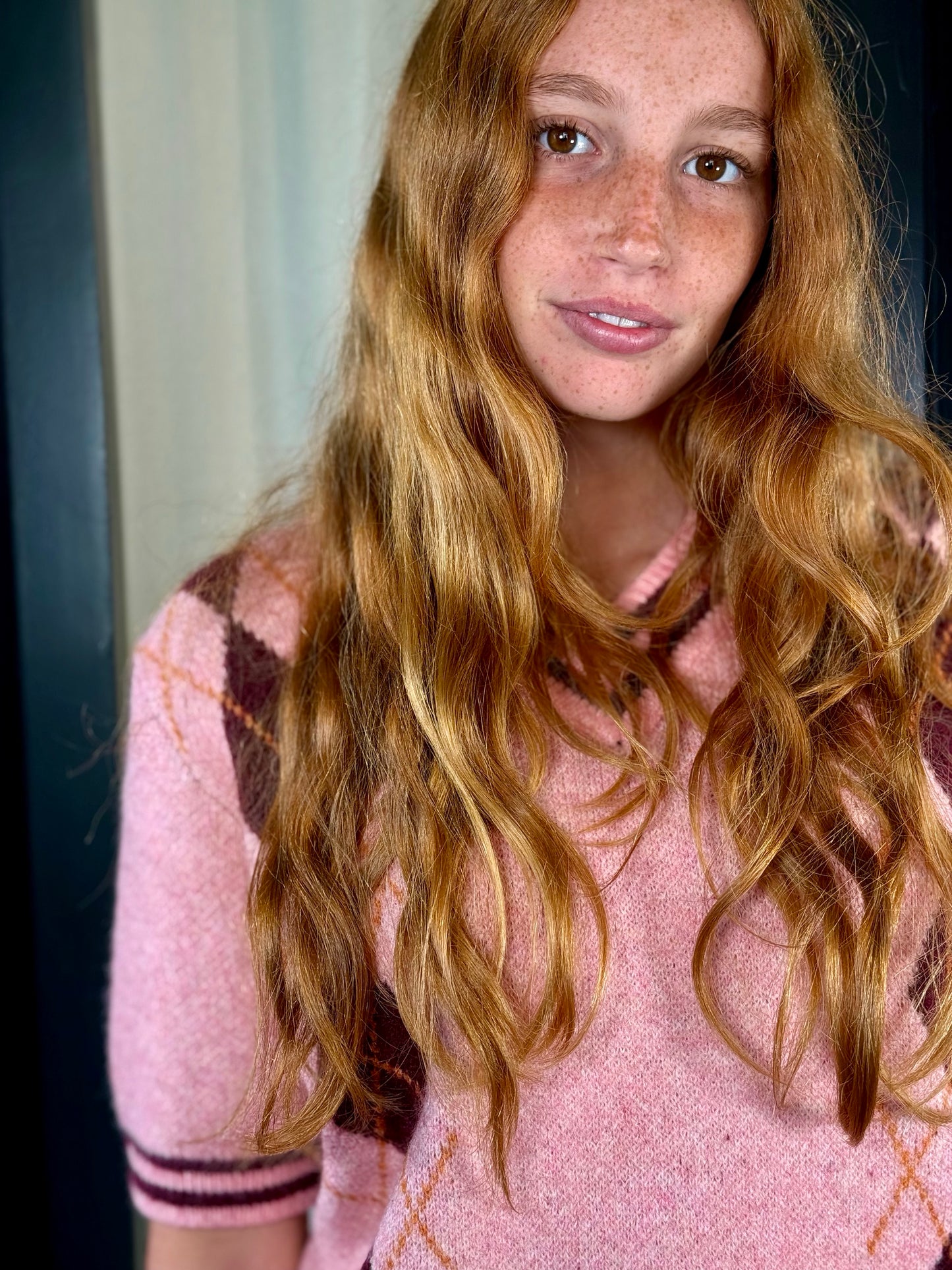 T-shirt in maglia con rombi e scollo a V rosa in taglia unica 2165