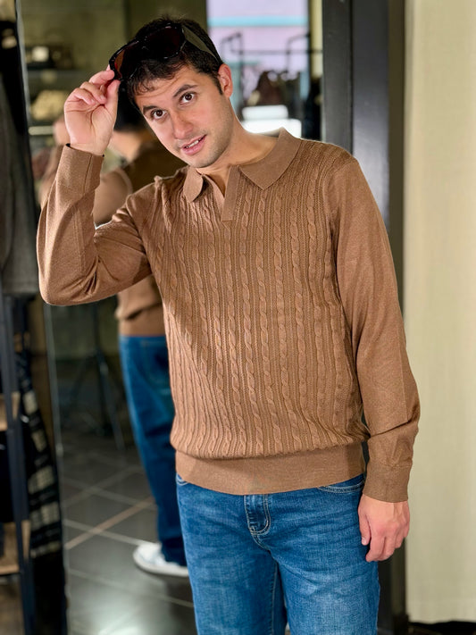 Polo in maglia con treccia marrone 2306