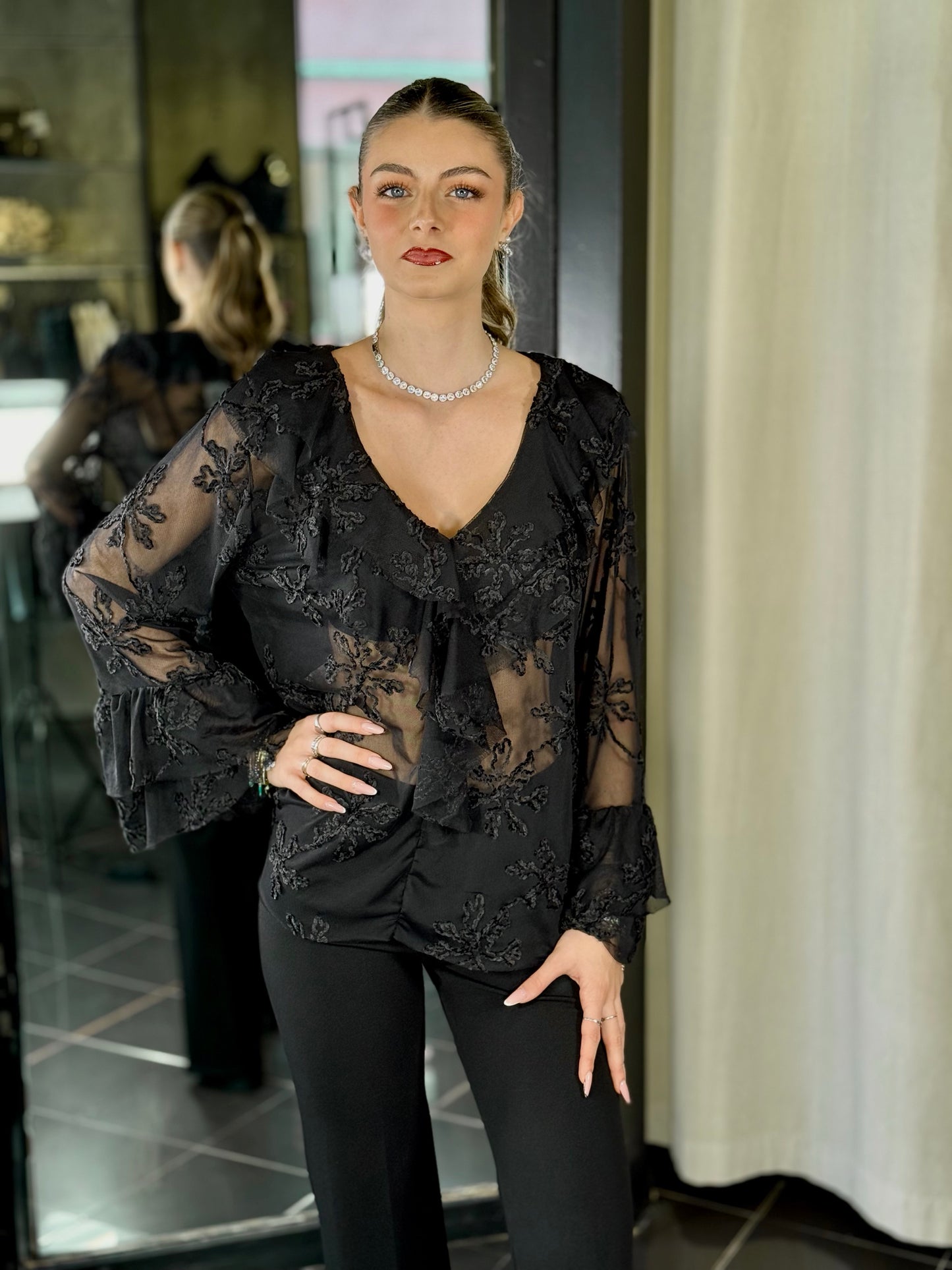 Blusa nero con ricamo effetto broccato in taglia unica 2210