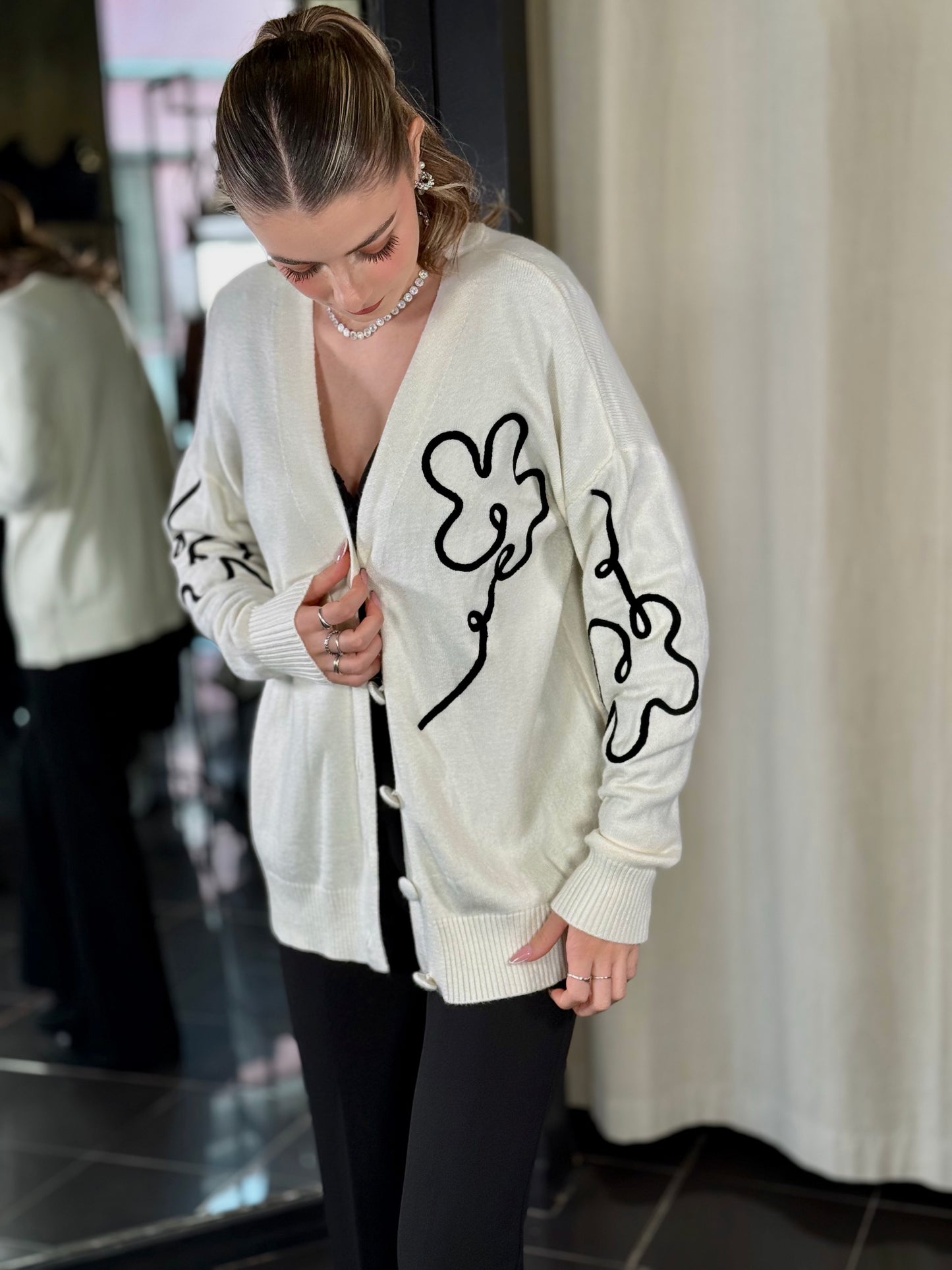 Cardigan panna con ricamo nero in taglia unica 2231