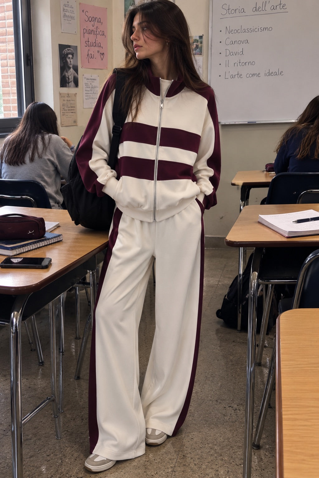 Pantalone tuta a palazzo panna con riga bordeaux