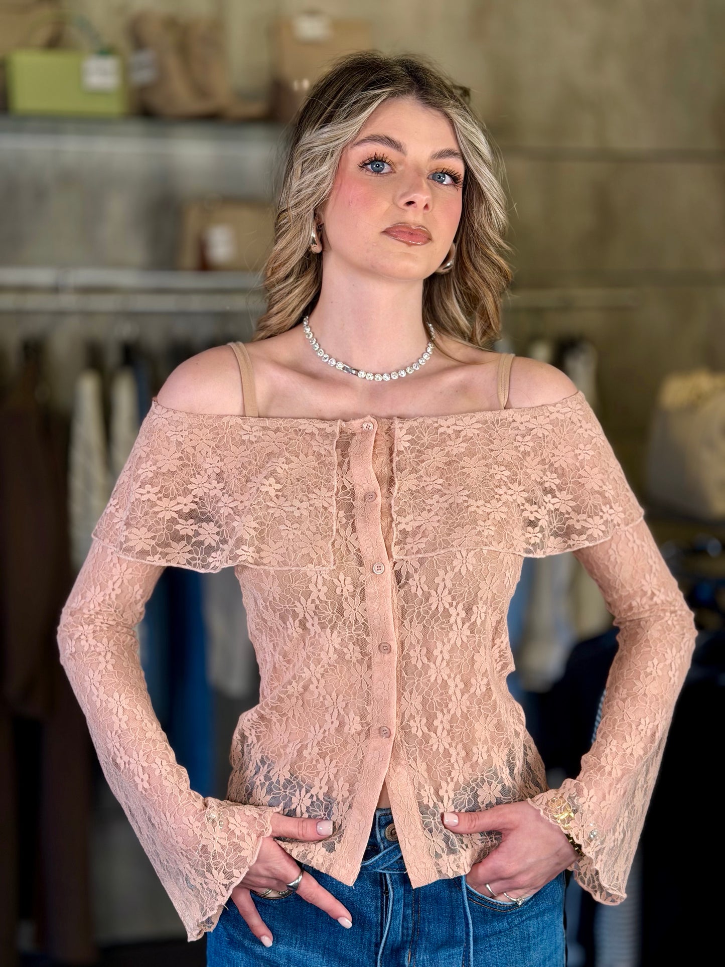 Camicia scollo a barca in pizzo rosa in taglia unica 2167