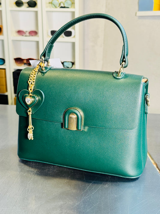 Mini bag verde bottiglia con tracolla all’interno e portachiavi 2365