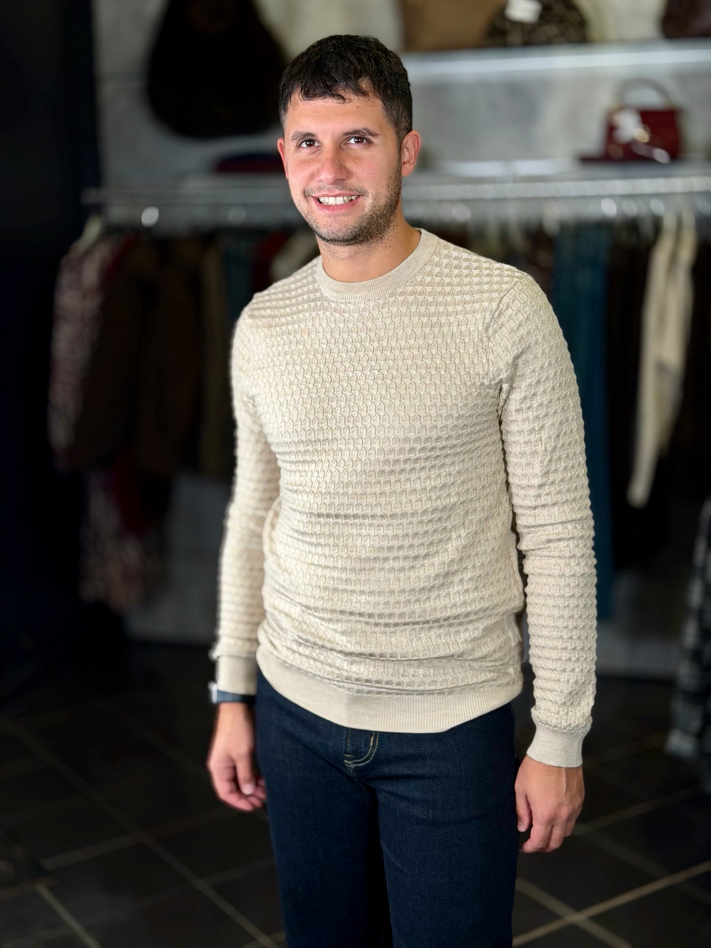 Maglioncino girocollo con trama tono su tono beige 2348