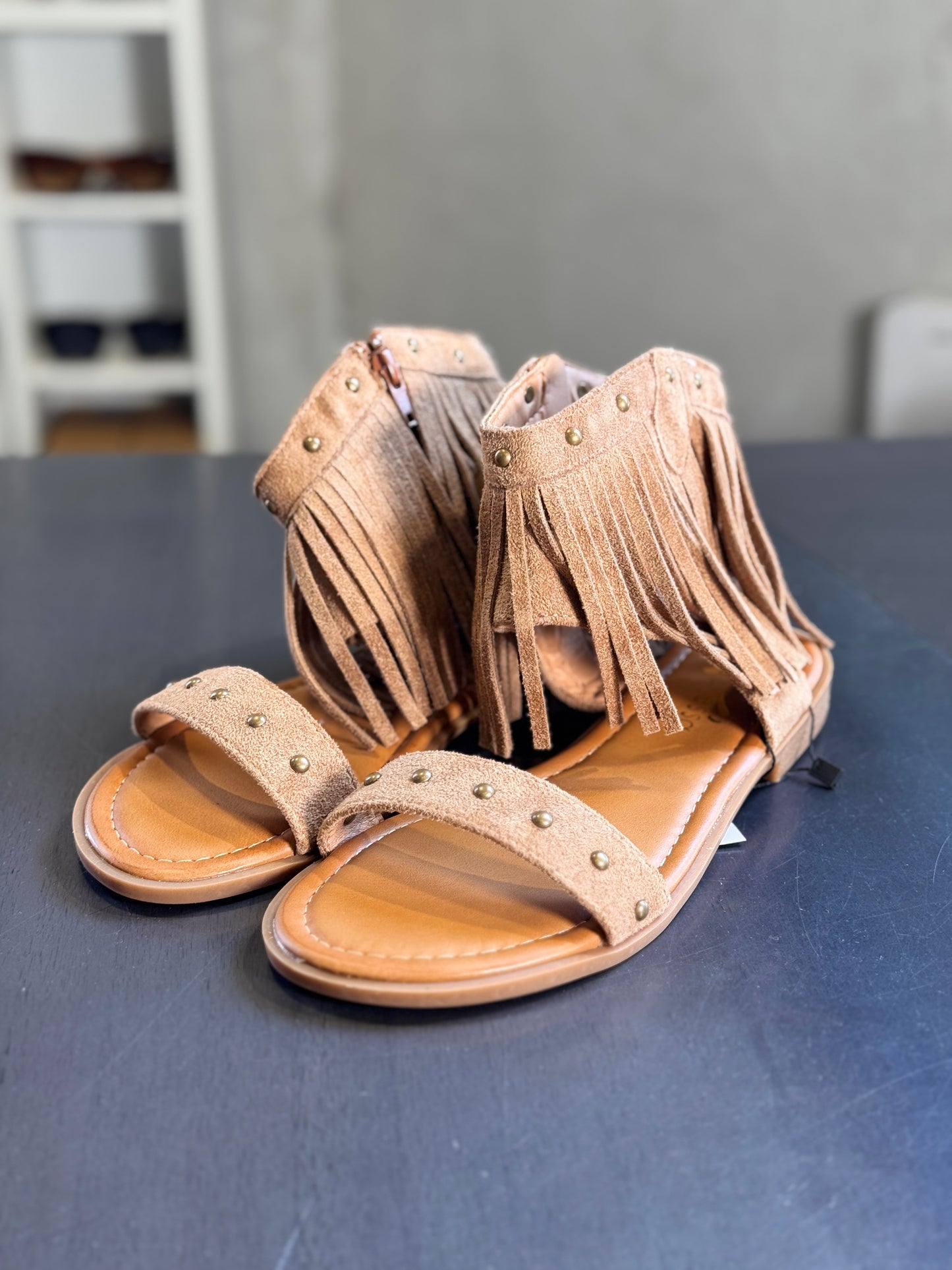 Sandalo beige con frange 2500