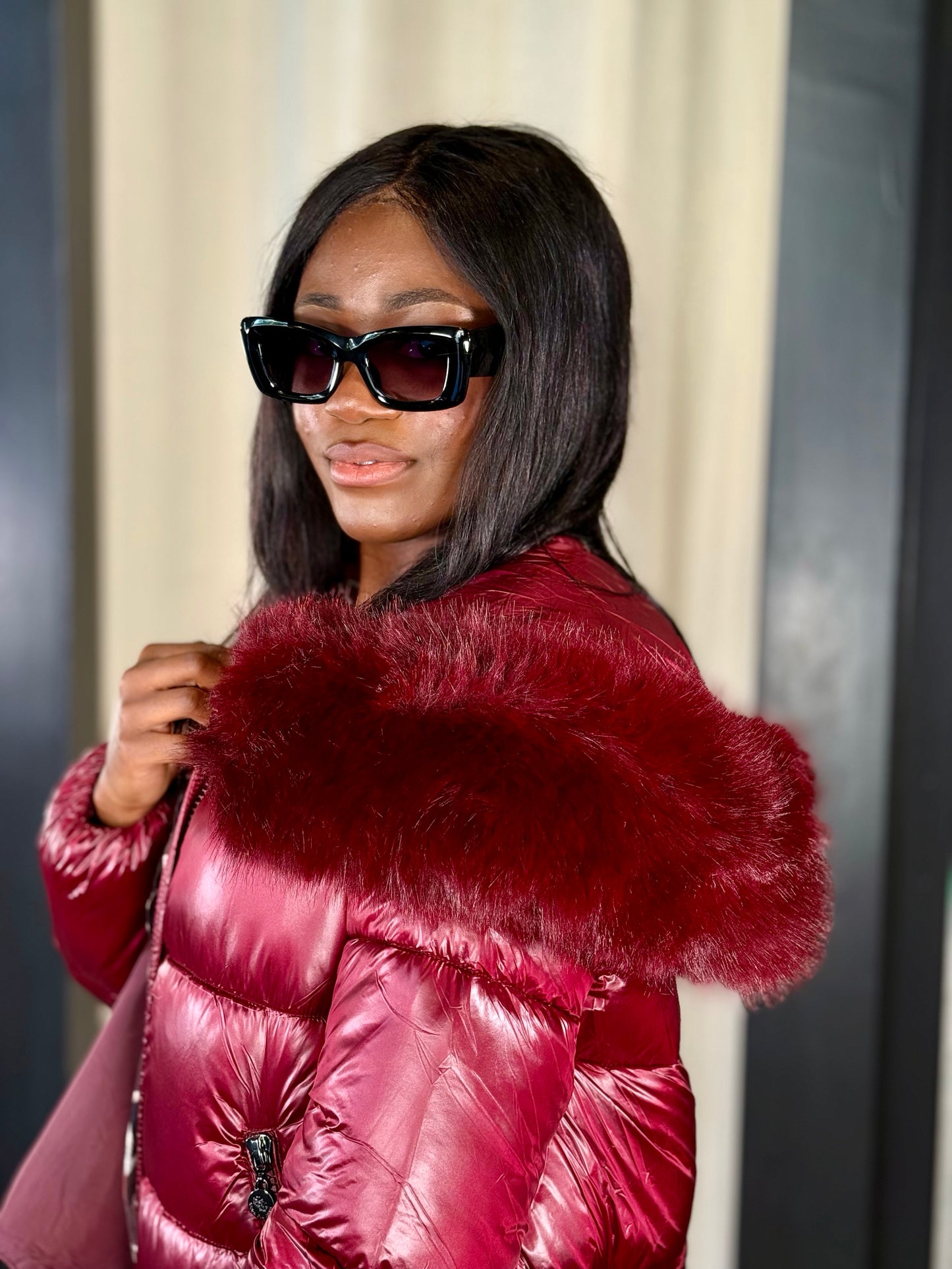 Piumino bordeaux con cappuccio con ecopelliccia rimovibile 2187