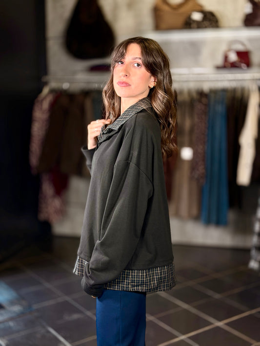 Felpa oversize nera con camicia bordeaux in taglia unica 2193