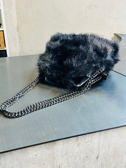 Borsa a spalla peluche nero con catena argento 2388