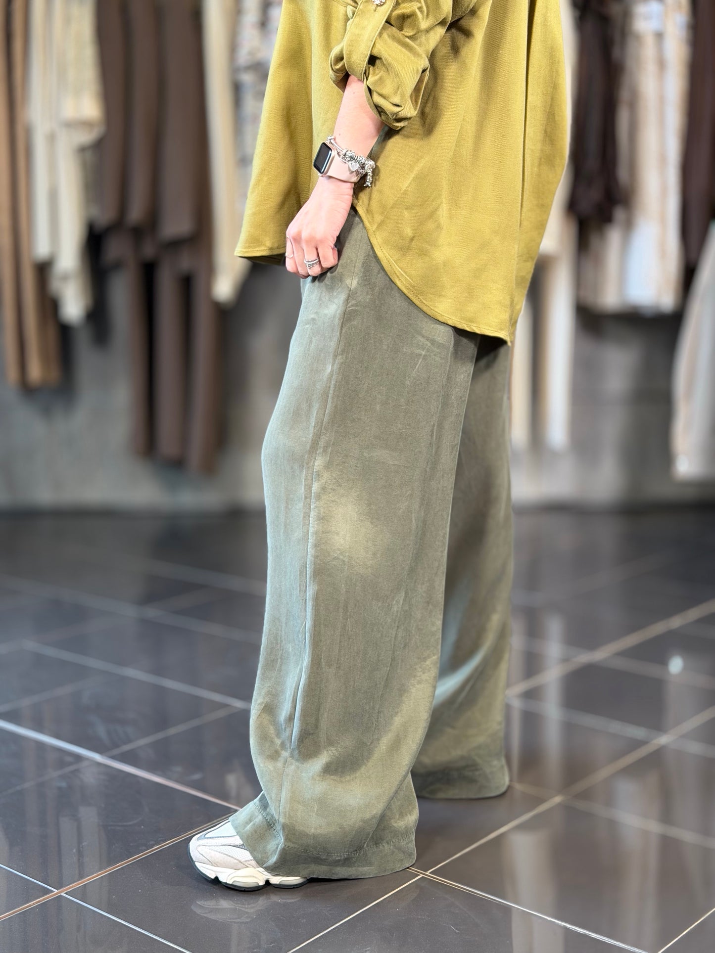 Pantalone verde a palazzo con cintura in taglia unica 2163
