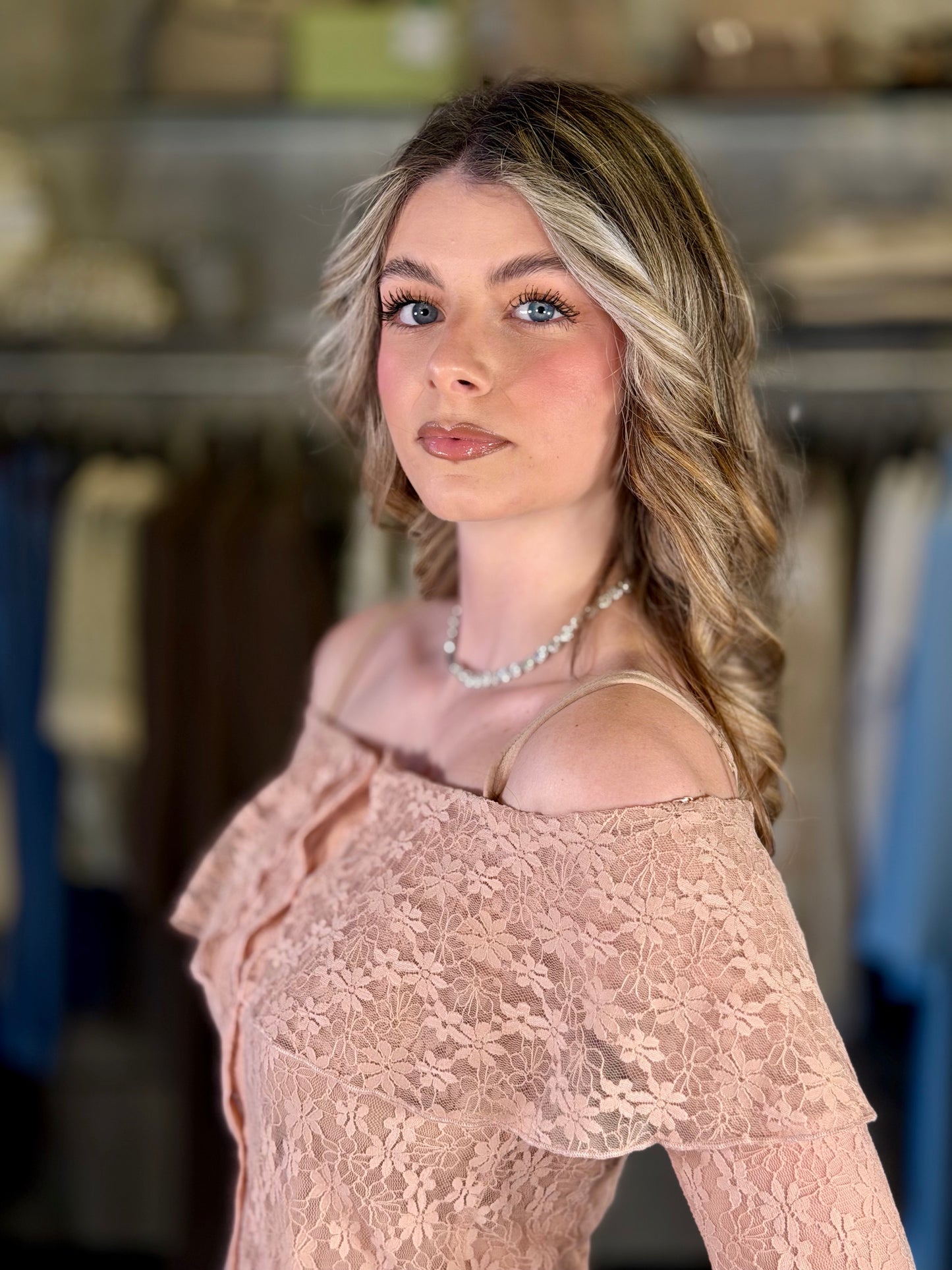 Camicia scollo a barca in pizzo rosa in taglia unica 2167