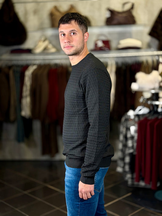 Maglioncino girocollo con trama tono su tono nero 2350