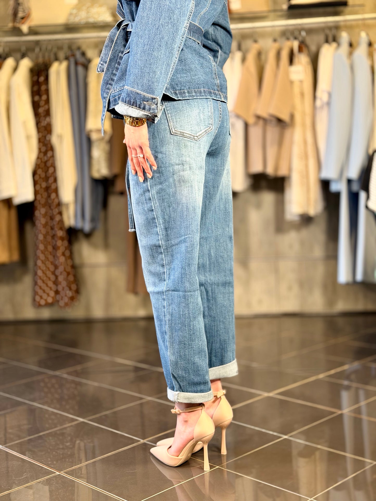 Jeans mom fit con cintura 2196