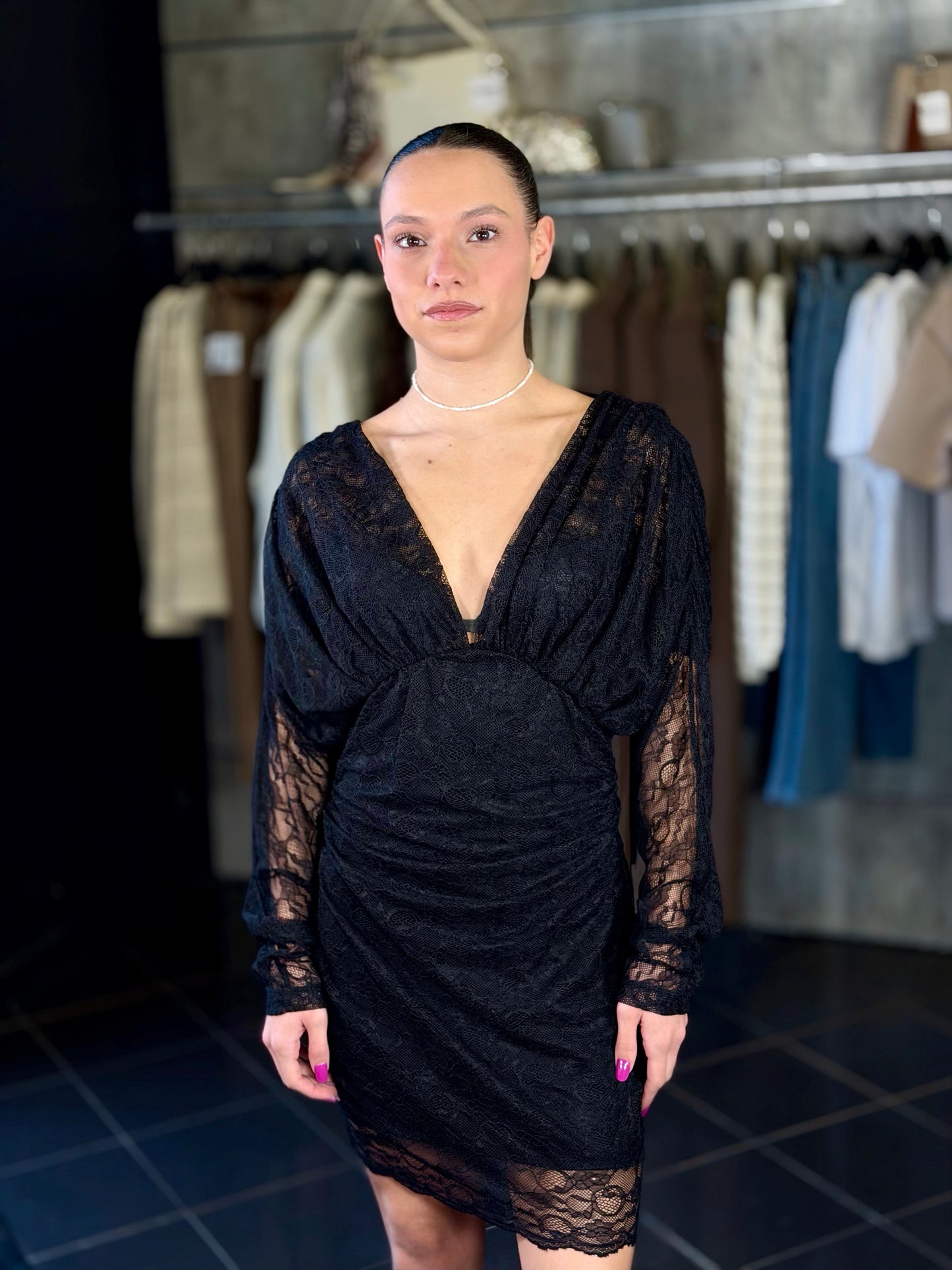 Abito in pizzo nero con scollo a V in taglia unica 2548