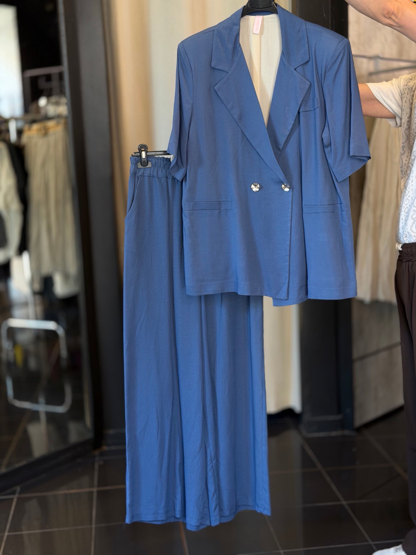 Completo (giacca + pantalone) azzurro in taglia unica 2898