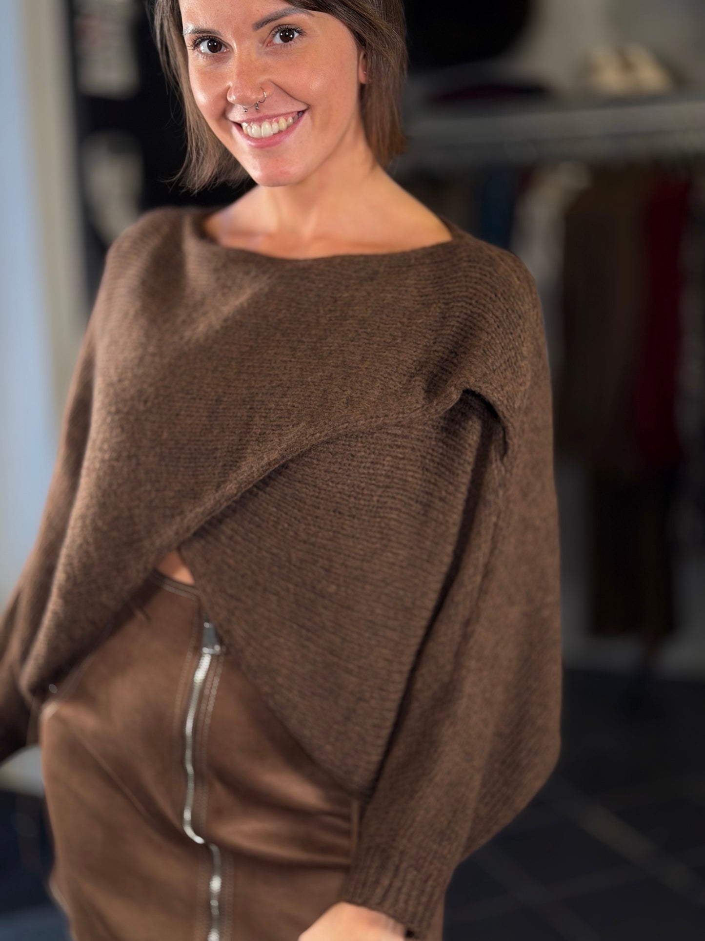 Maglioncino con spacco davanti marrone in taglia unica 2437