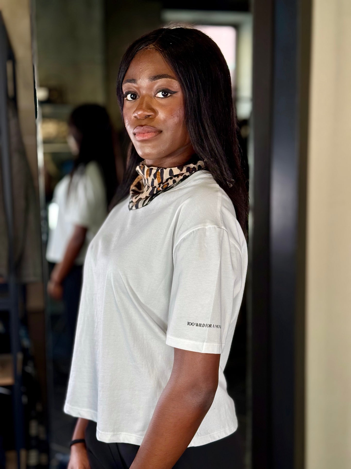 T-shirt oversize bianca con scritta e foulard leopardato in taglia unica 2030