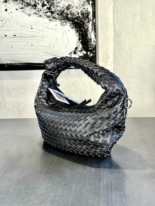 Mini bag intrecciata a mano nera con tracolla all’interno 332