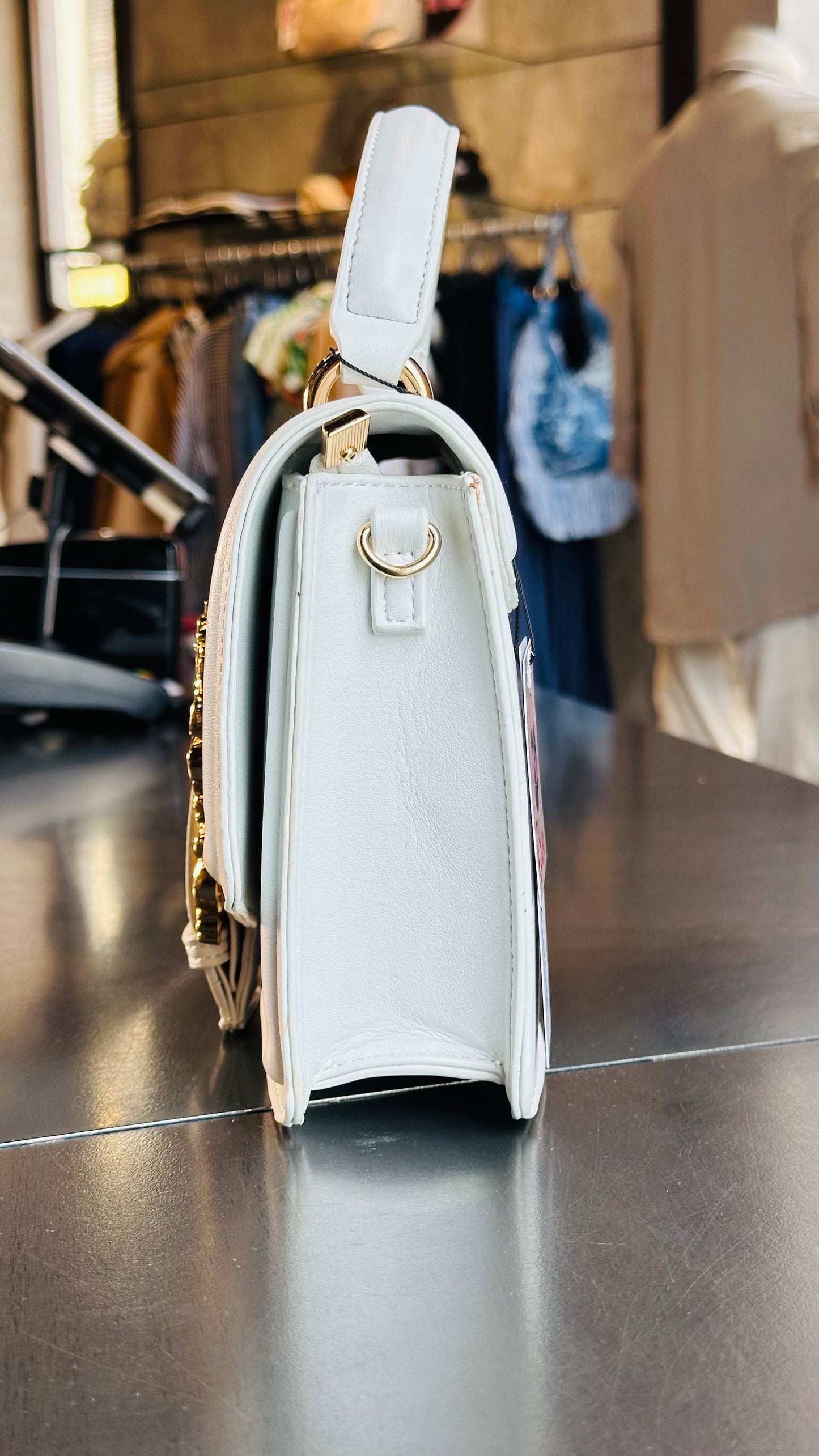 Mini bag bianca con fibbia oro tracolla all’interno 476