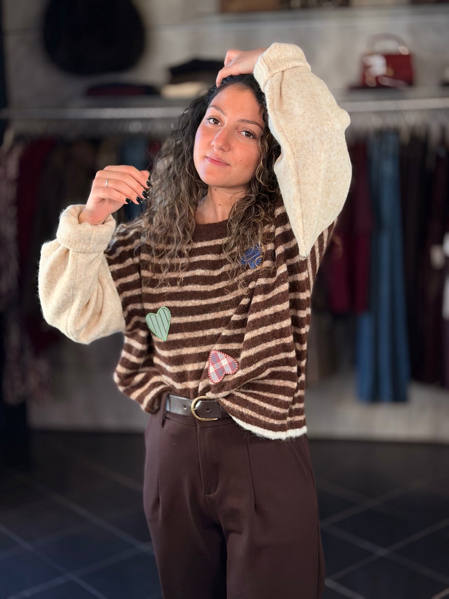 Maglioncino marrone e beige a righe con cuori in taglia unica 2471