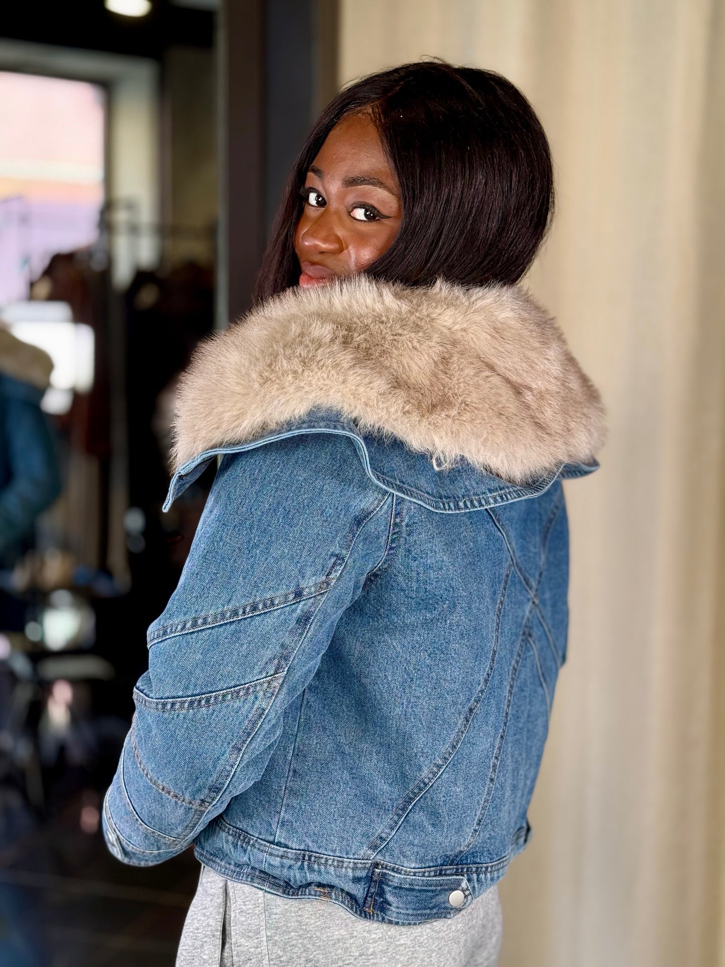 Giubbino in jeans con all’interno ecopelliccia rimovibile in taglia unica 2040