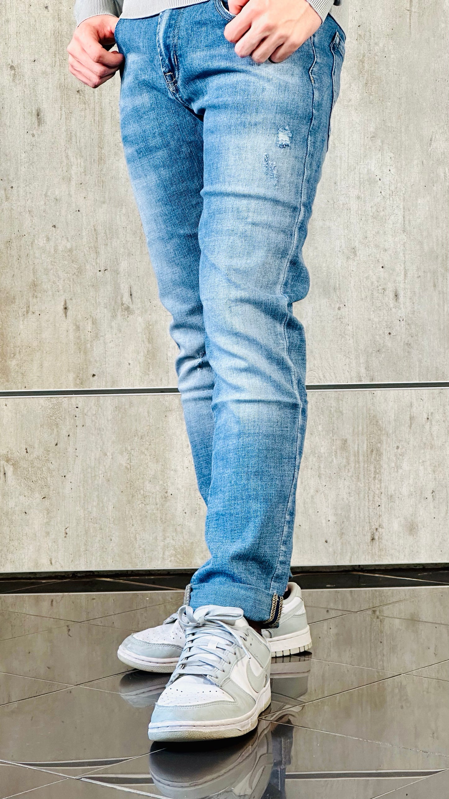 Jeans Slim con graffi 214