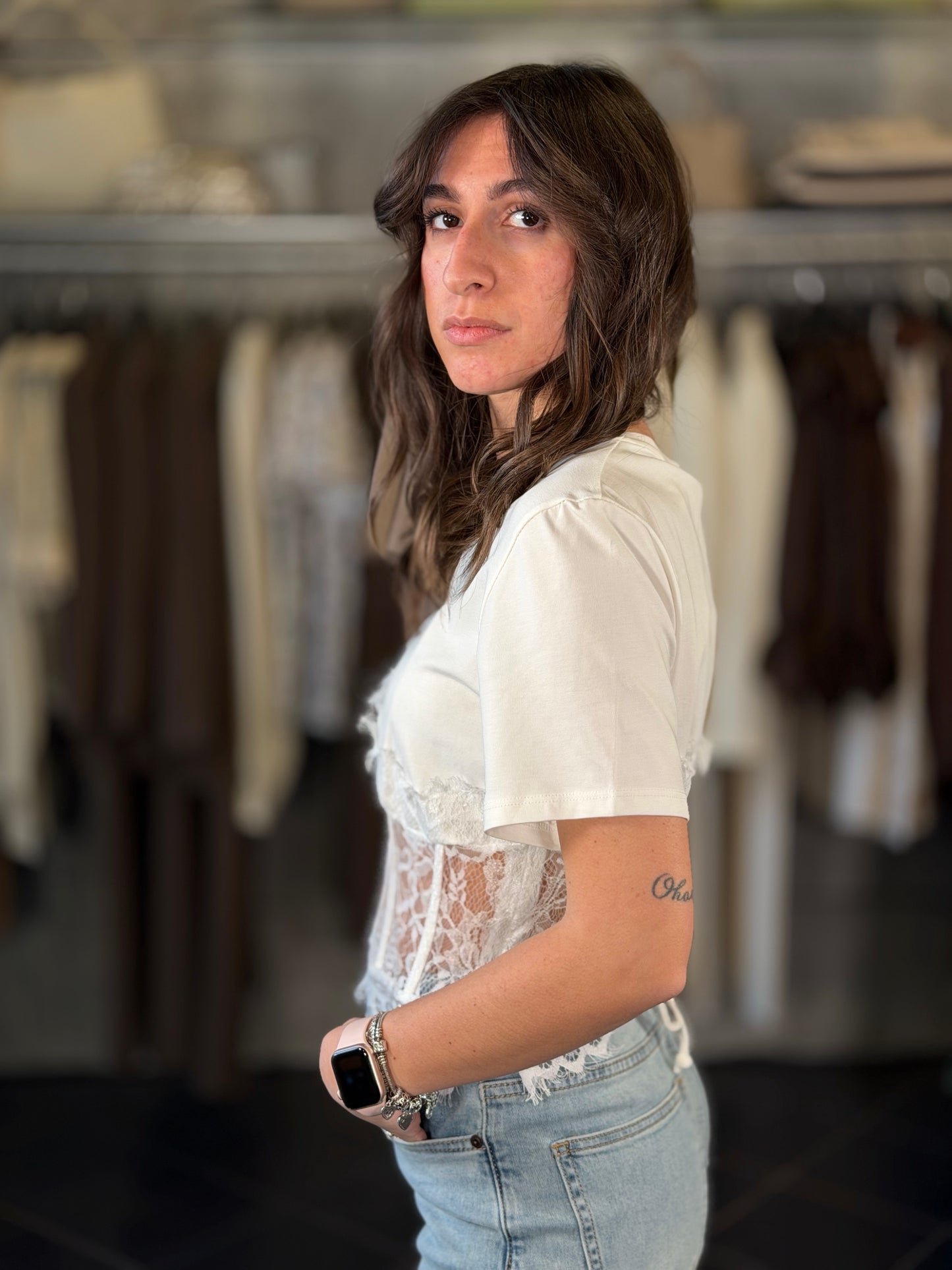 T-shirt crop con fondo in pizzo in taglia unica 2237