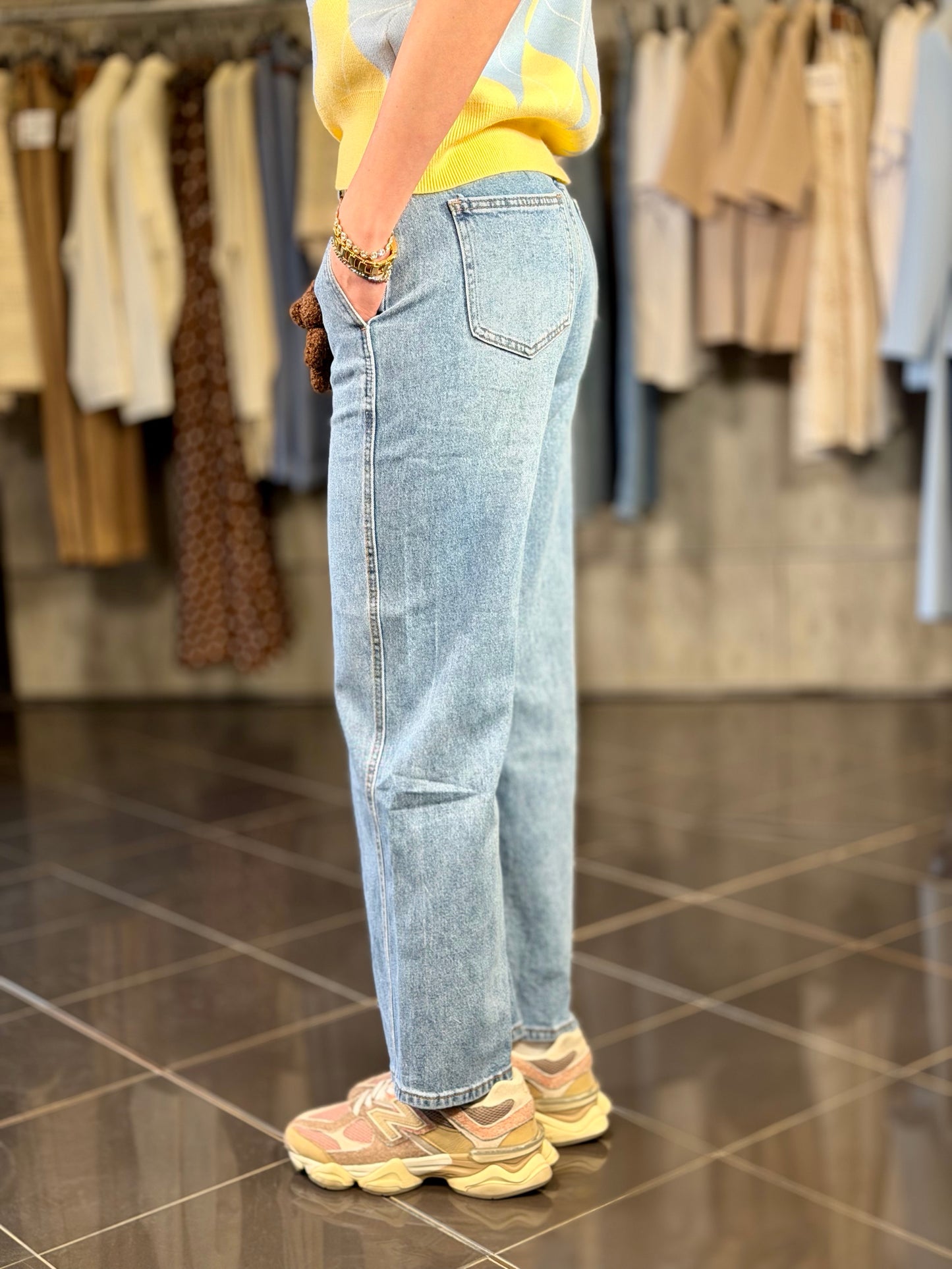 Jeans Slim con tasca alla francese e portachiavi orsetto 2058