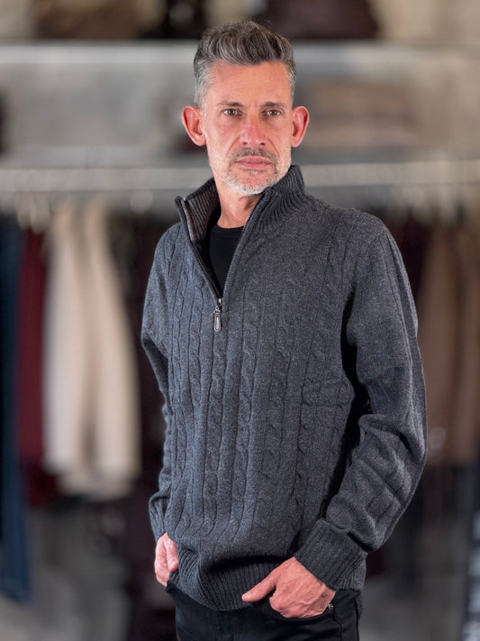 Maglione grigio antracite con trecce e zip 2595