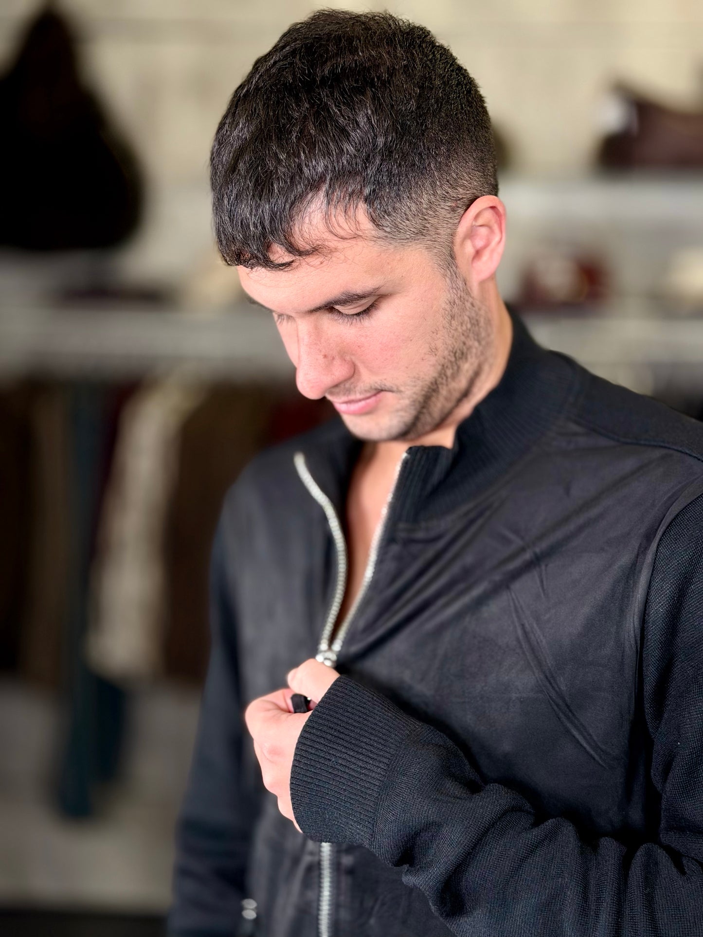 Cardigan nero con zip effetto suede 2310