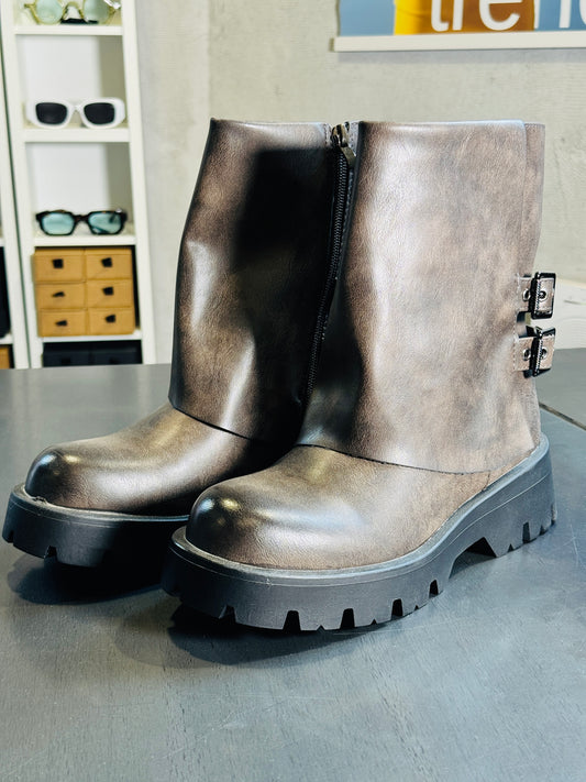 Stivale marrone con fibbie 2206