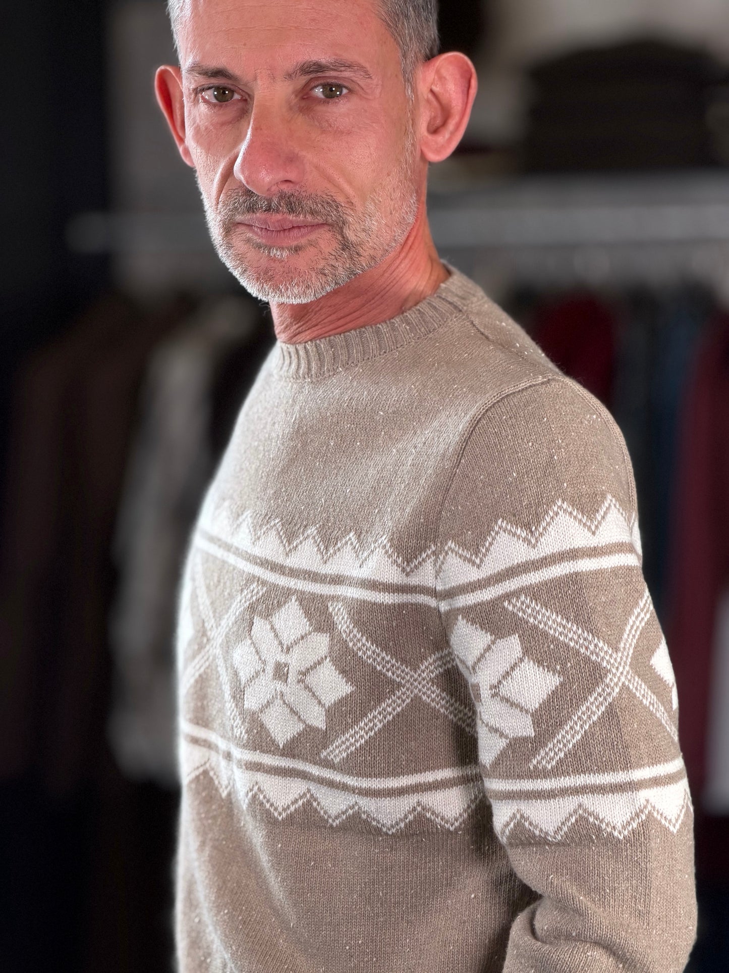 Maglione beige con greche bianche 2563