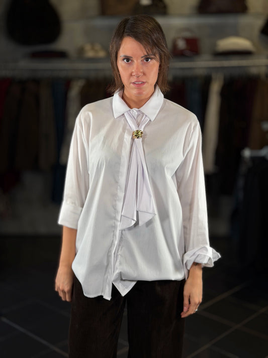 Camicia bianca basica con cravatta con fermo gioiello in taglia unica 2473