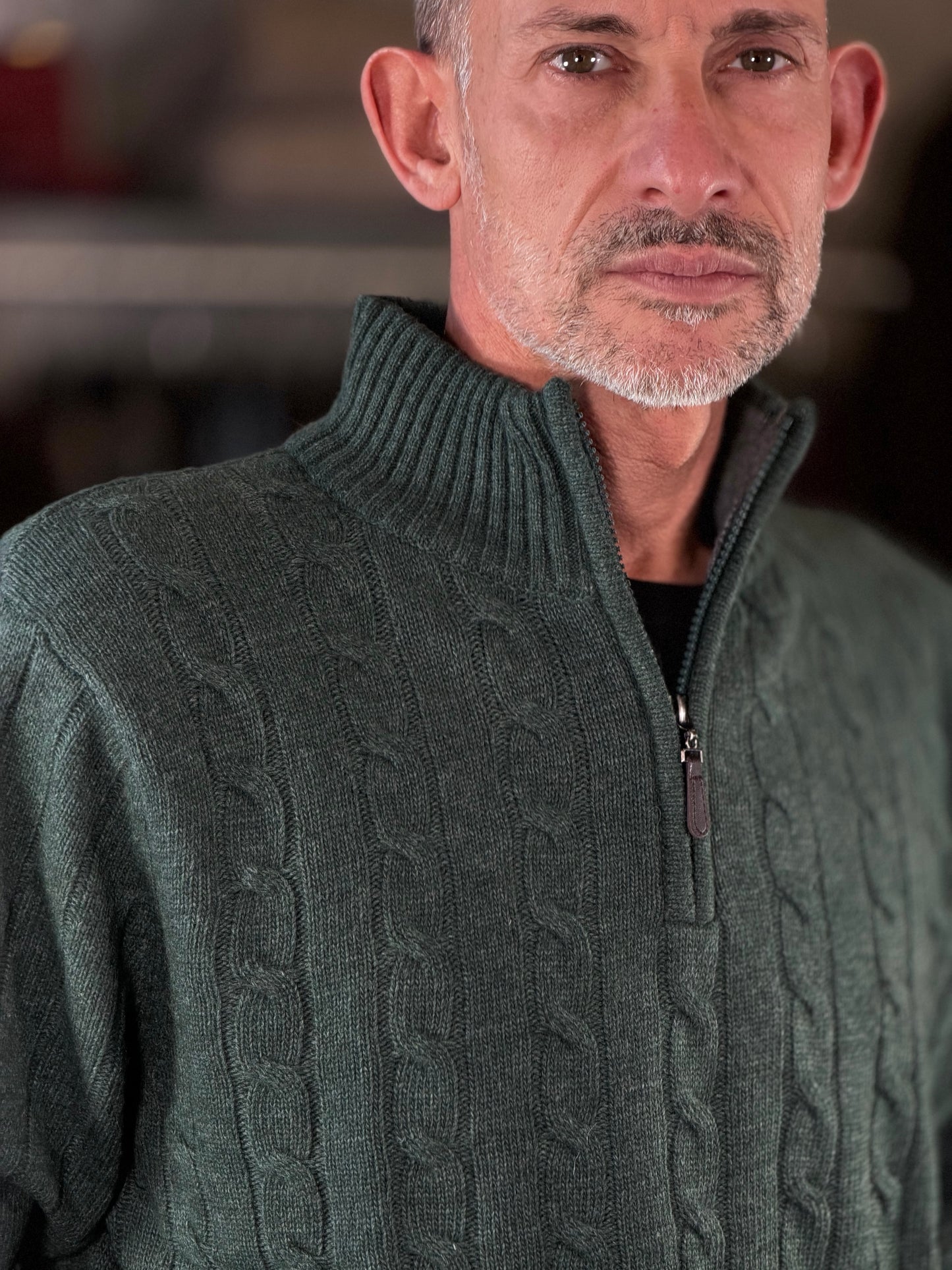 Maglione verde con trecce e zip 2593