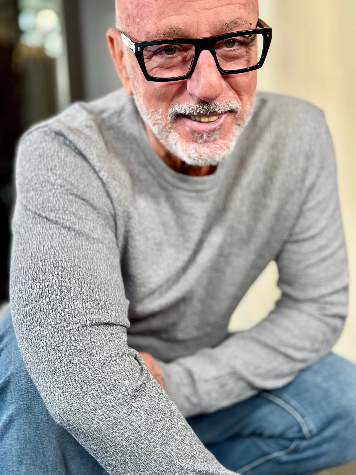 Maglioncino girocollo grigio lavorato tono su tono 2096