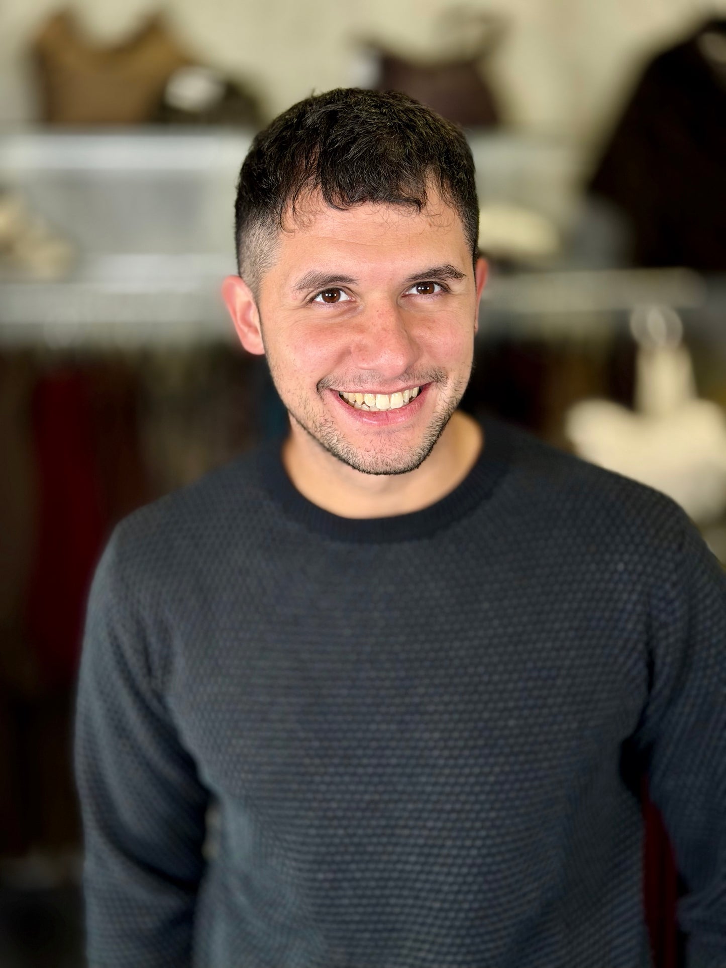 Maglioncino girocollo con pois in tono su tono nero 2352