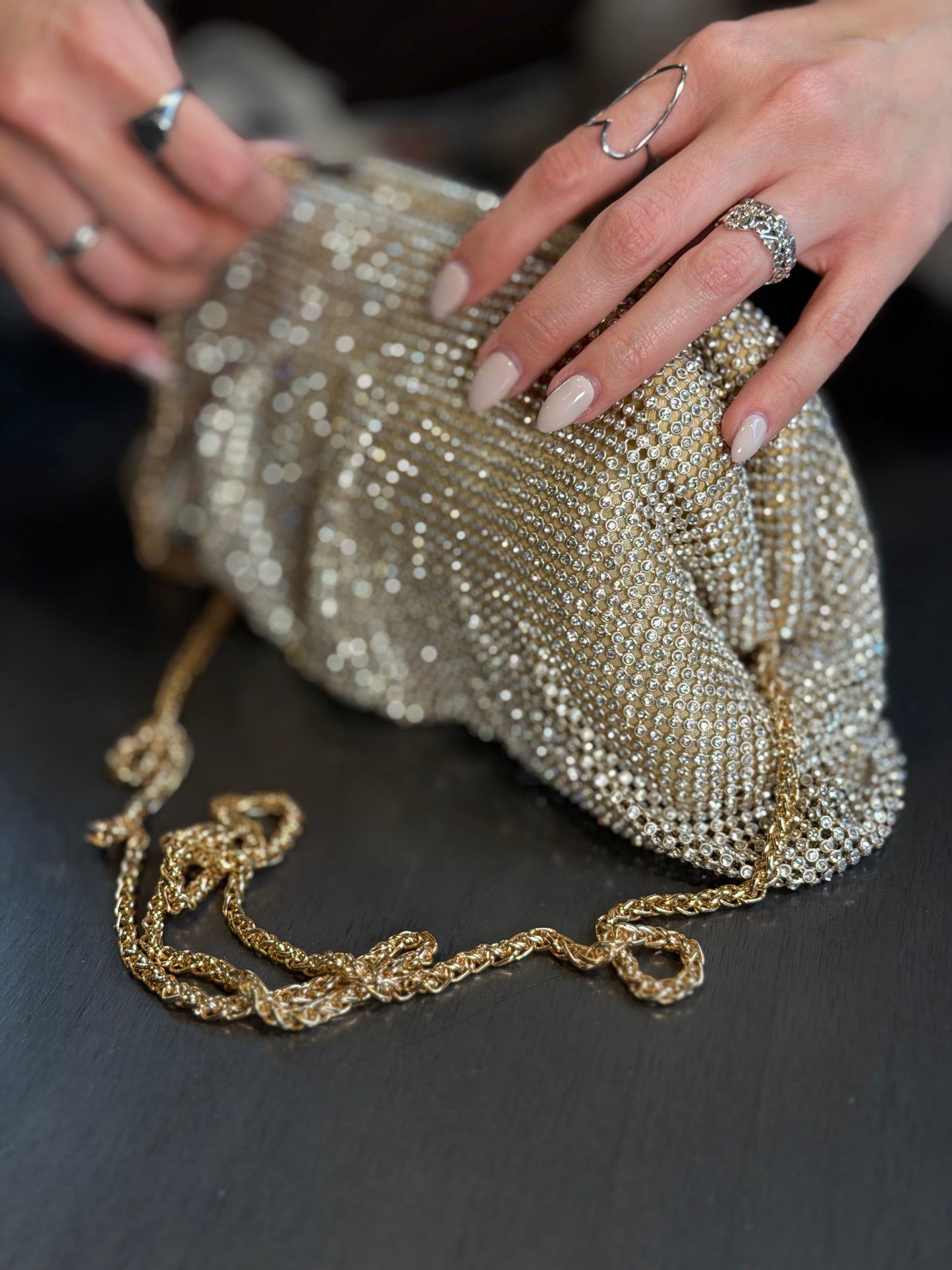 Clutch con brillantini oro e catena 2216