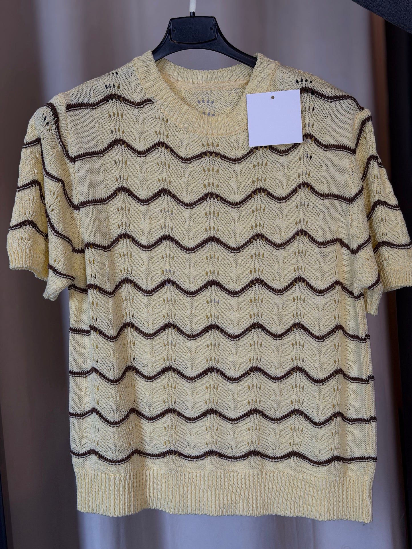 T-shirt in maglia gialla con righe marrone in taglia unica 2543