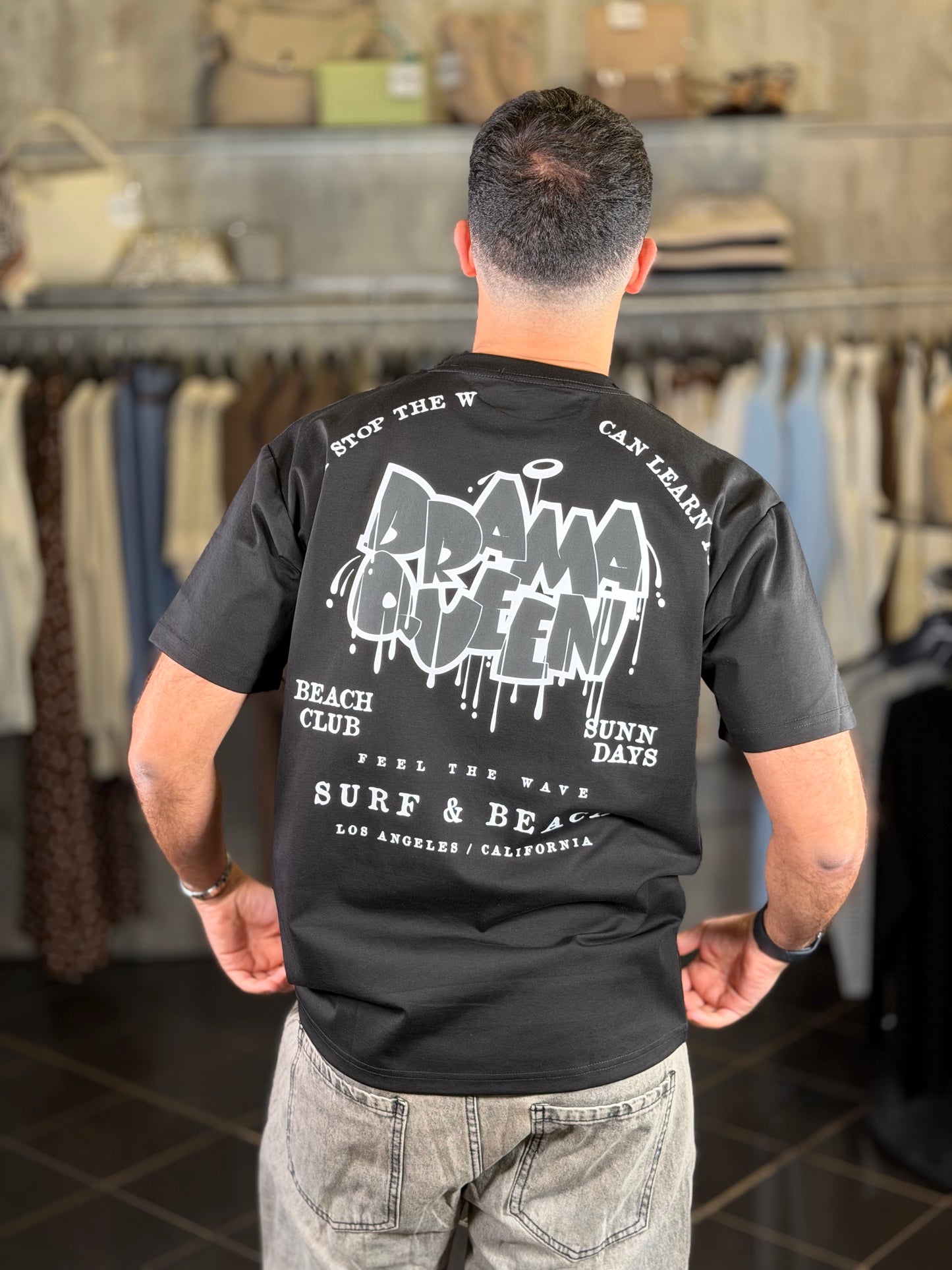 T-shirt oversize nera con scritta e stampa dietro 2104