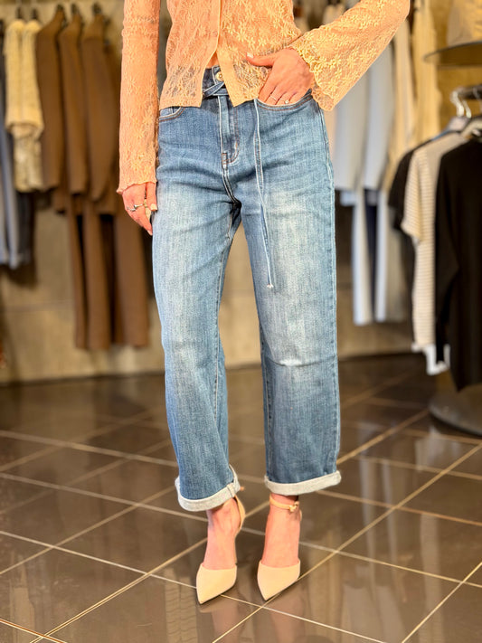 Jeans mom fit con cintura 2196