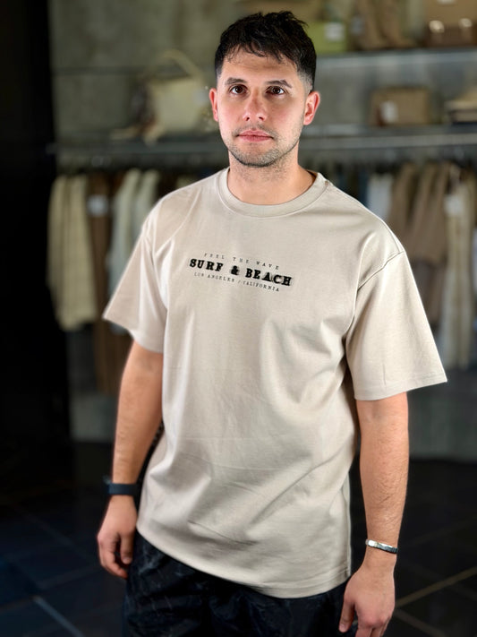 T-shirt oversize beige con scritta e stampa dietro 2106