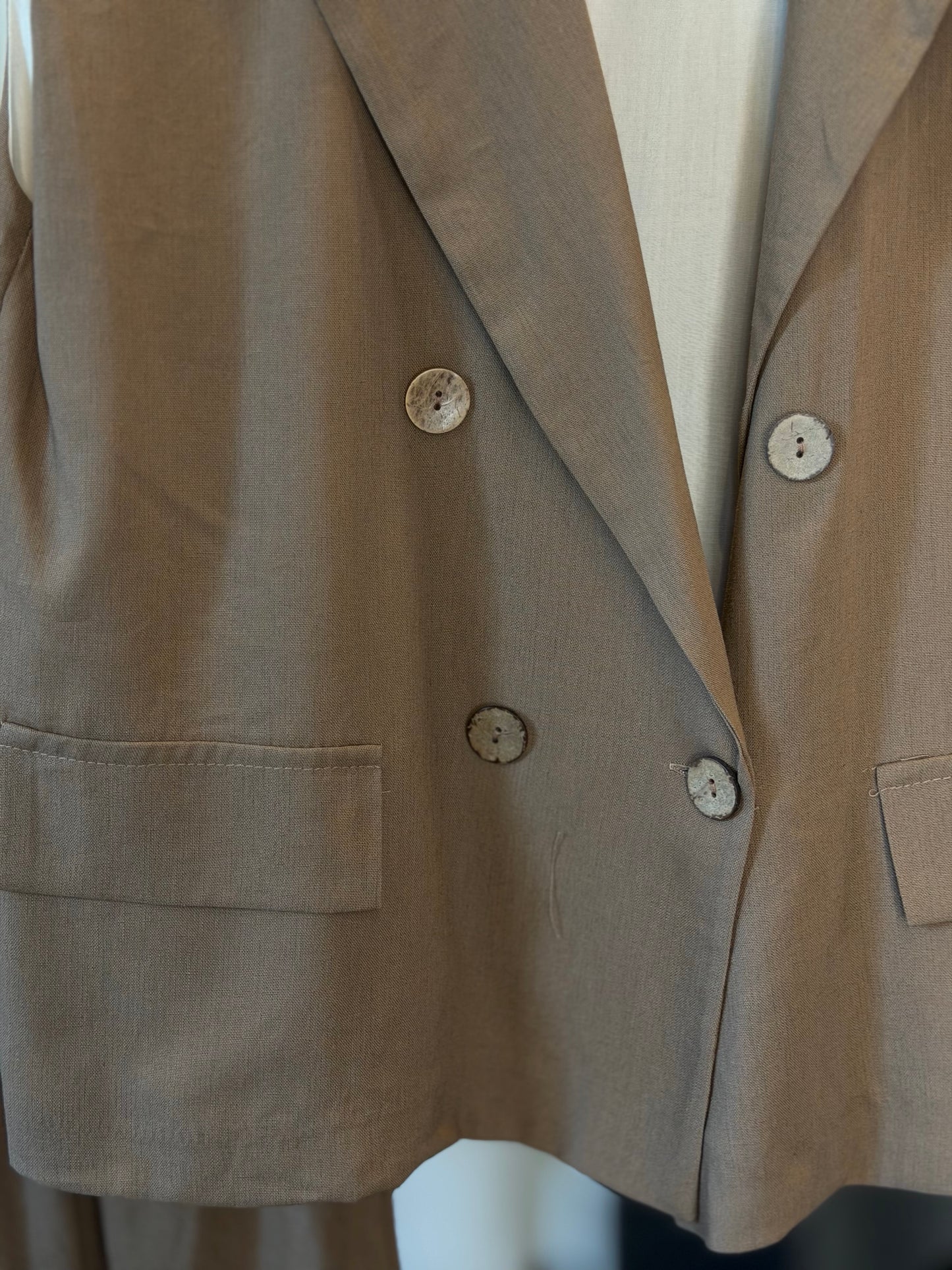 Completo (gilet doppiopetto + bermuda) cammello in taglia unica 2907