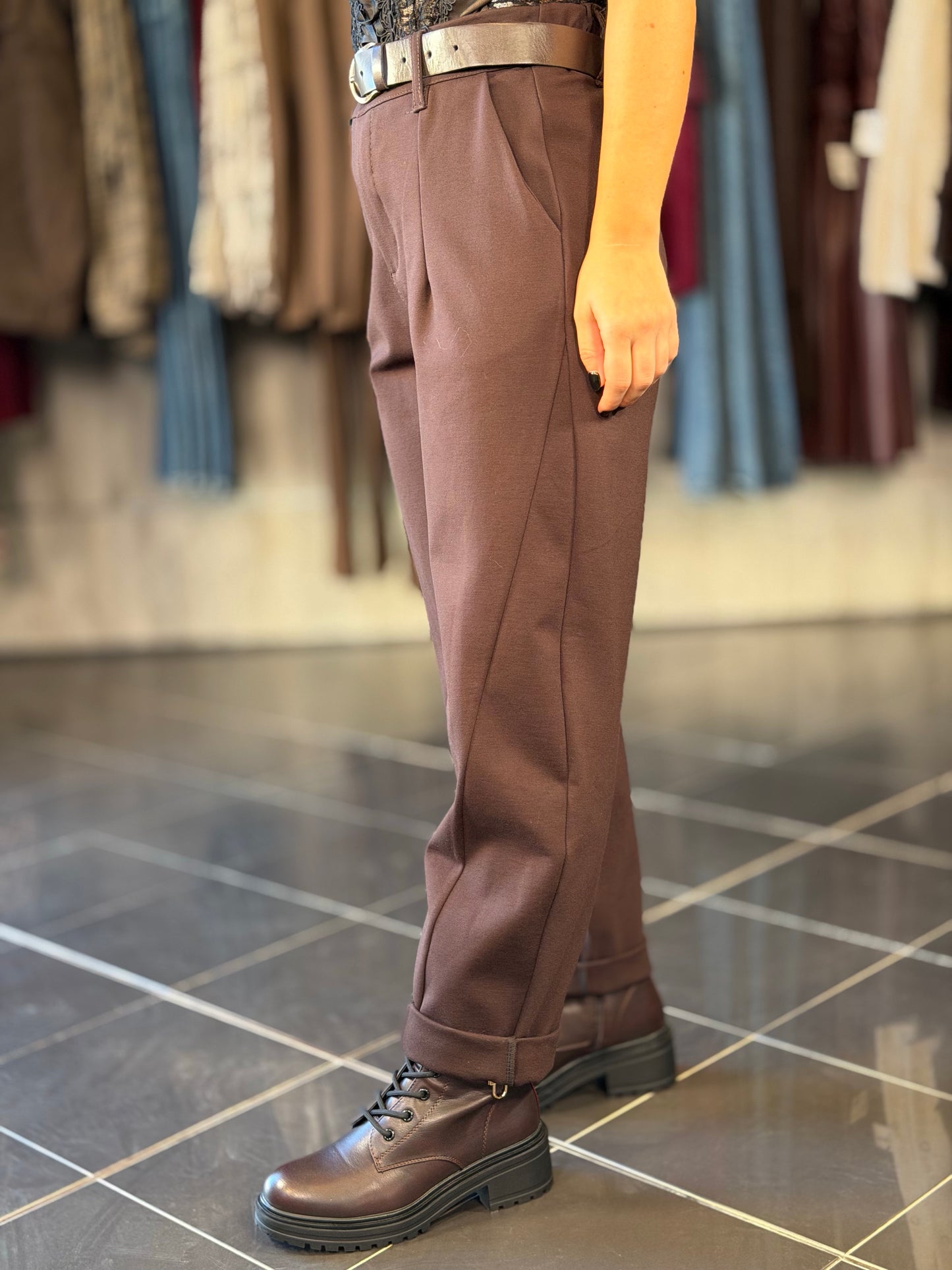 Pantalone Slim marrone con cintura 2403
