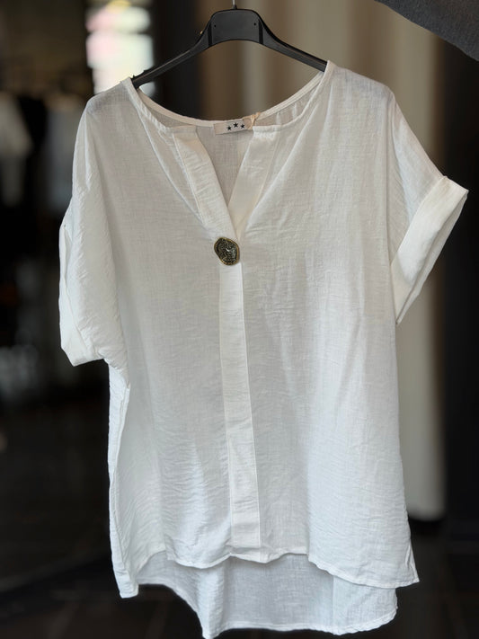 Blusa oversize  bianca con bottone oro in taglia unica 2468