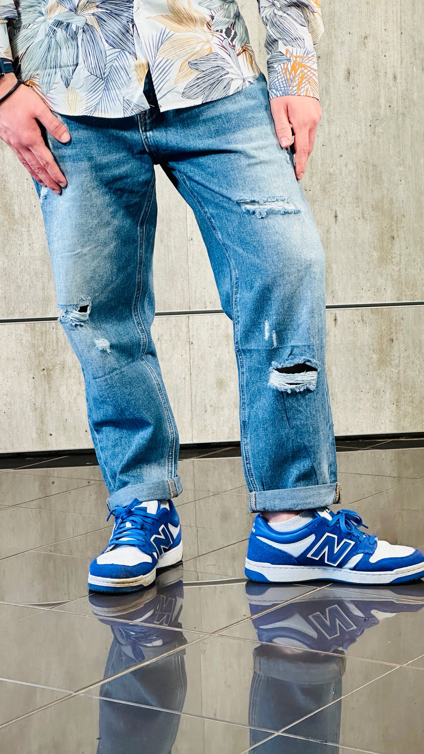 Jeans baggy con strappi 212