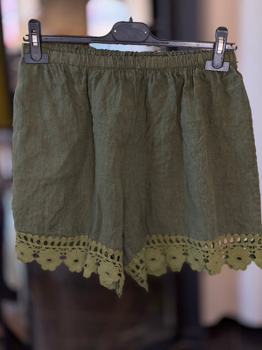 Shorts verde in lino con ricamo in taglia unica 2857