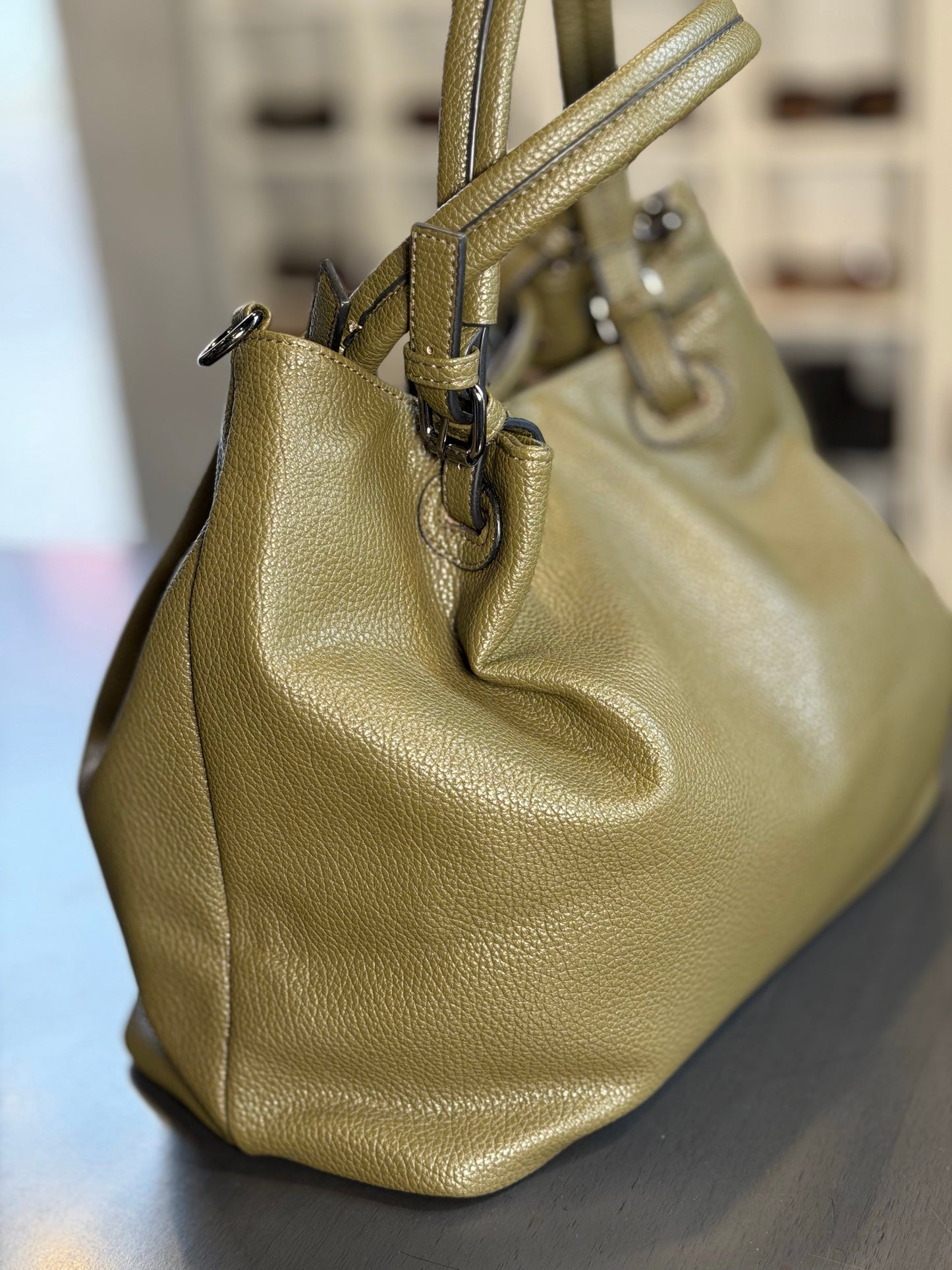 Borsa verde militare a mano con tracolla all’interno 2215