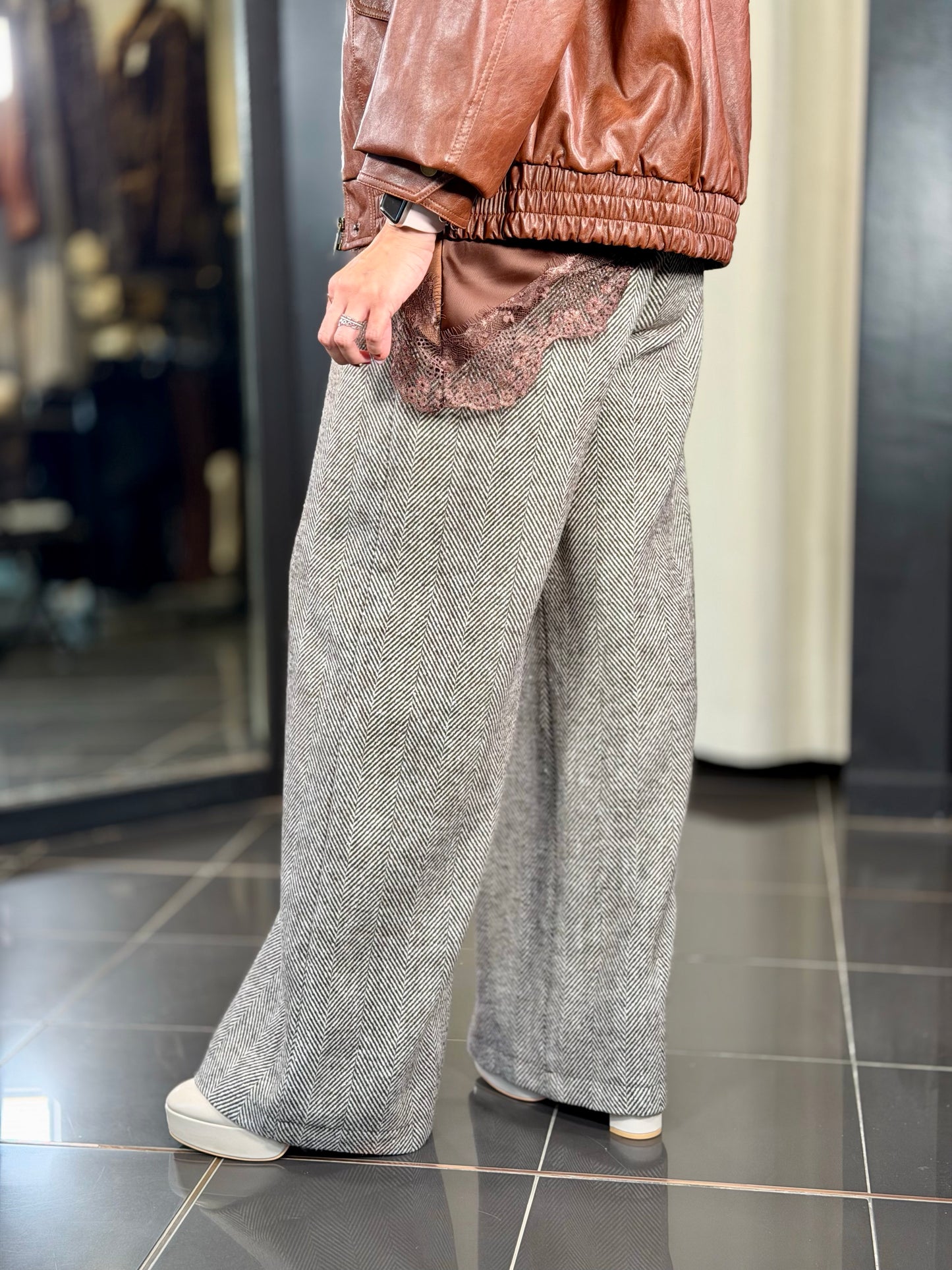 Pantalone a palazzo spigato marrone in taglia unica 2241
