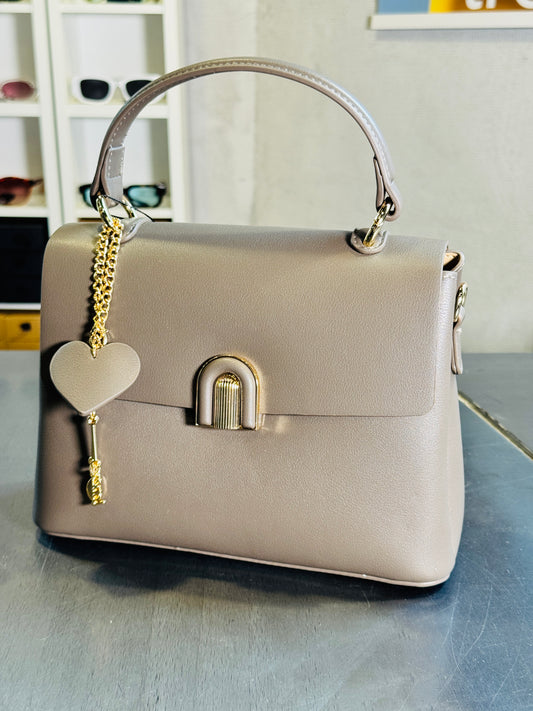 Mini bag taupe con tracolla all’interno e portachiavi 2366