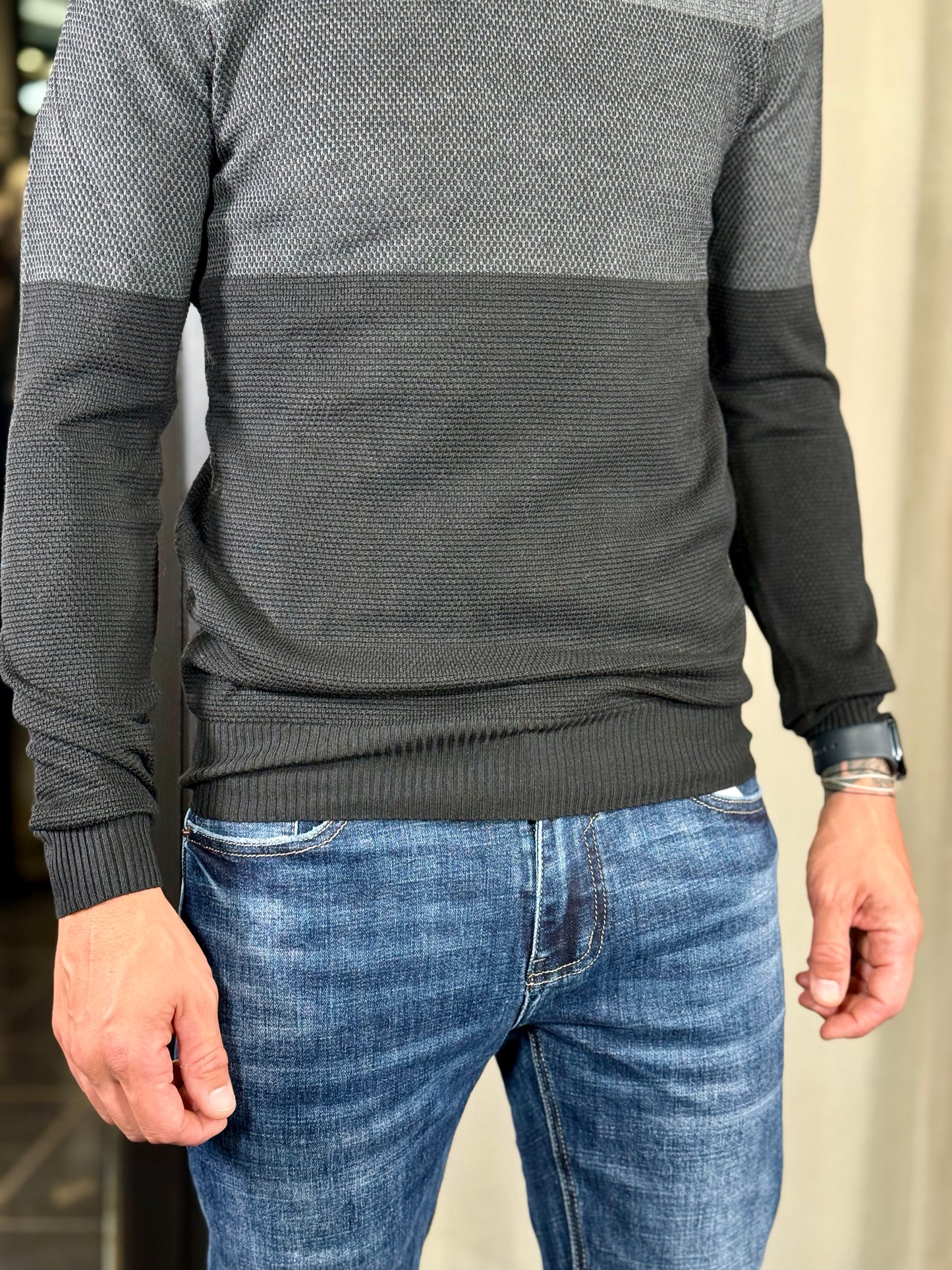 Maglioncino blockcolor grigio e nero 2289