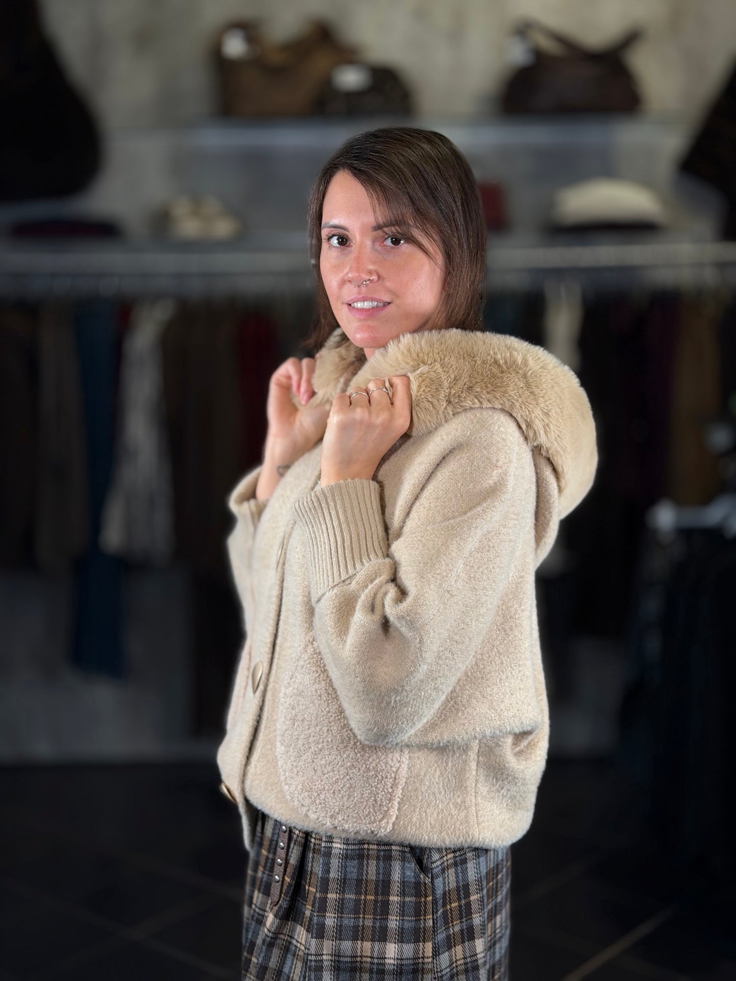 Felpa pelliccia ecologica beige con cappuccio e pelo rimovibile 2474